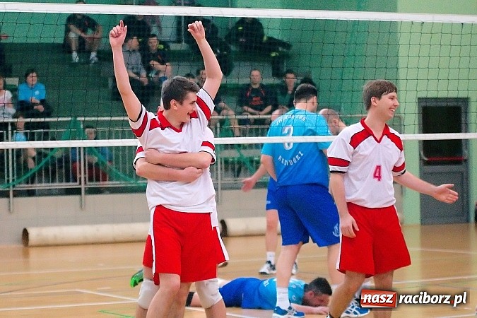 Zdjęcie w galerii na portalu naszraciborz.pl: Sobotnie emocje w siatkówce zakładów pracy. Faworyci nie zawiedli wiadomości z regionu