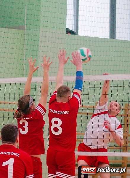 Zdjęcie w galerii na portalu naszraciborz.pl: Sobotnie emocje w siatkówce zakładów pracy. Faworyci nie zawiedli wiadomości z regionu