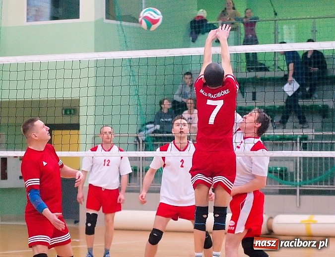 Zdjęcie w galerii na portalu naszraciborz.pl: Sobotnie emocje w siatkówce zakładów pracy. Faworyci nie zawiedli wiadomości z regionu