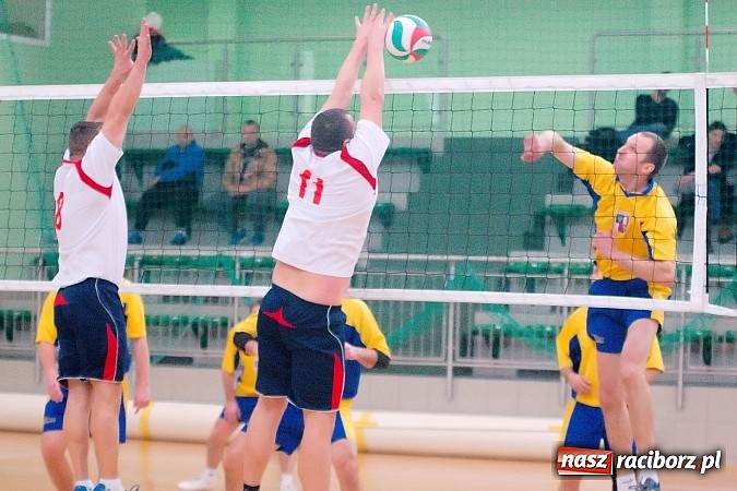 Zdjęcie w galerii na portalu naszraciborz.pl: Sobotnie emocje w siatkówce zakładów pracy. Faworyci nie zawiedli wiadomości z regionu