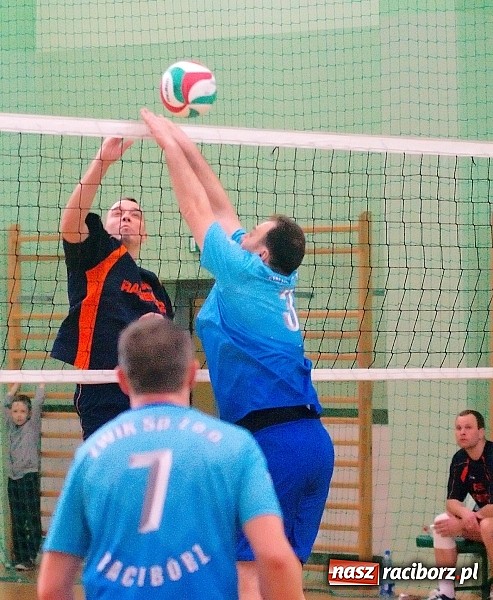 Zdjęcie w galerii na portalu naszraciborz.pl: Sobotnie emocje w siatkówce zakładów pracy. Faworyci nie zawiedli wiadomości z regionu