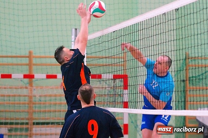 Zdjęcie w galerii na portalu naszraciborz.pl: Sobotnie emocje w siatkówce zakładów pracy. Faworyci nie zawiedli wiadomości z regionu
