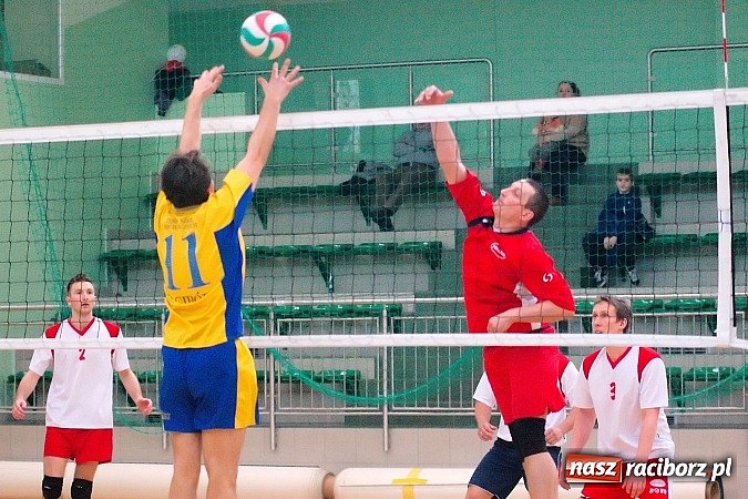 Zdjęcie w galerii na portalu naszraciborz.pl: Sobotnie emocje w siatkówce zakładów pracy. Faworyci nie zawiedli wiadomości z regionu