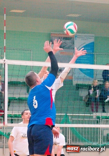 Zdjęcie w galerii na portalu naszraciborz.pl: Sobotnie emocje w siatkówce zakładów pracy. Faworyci nie zawiedli wiadomości z regionu