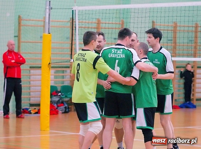 Zdjęcie w galerii na portalu naszraciborz.pl: Sobotnie emocje w siatkówce zakładów pracy. Faworyci nie zawiedli wiadomości z regionu