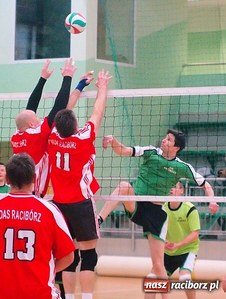 Zdjęcie w galerii na portalu naszraciborz.pl: Sobotnie emocje w siatkówce zakładów pracy. Faworyci nie zawiedli wiadomości z regionu
