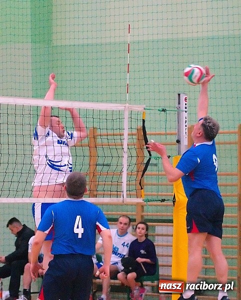 Zdjęcie w galerii na portalu naszraciborz.pl: Sobotnie emocje w siatkówce zakładów pracy. Faworyci nie zawiedli wiadomości z regionu