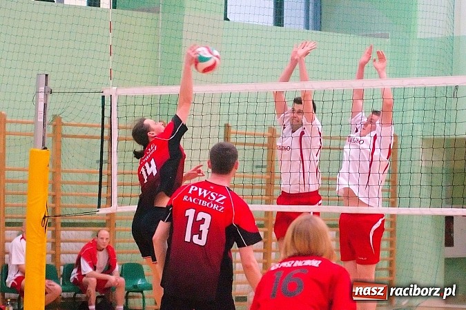 Zdjęcie w galerii na portalu naszraciborz.pl: Sobotnie emocje w siatkówce zakładów pracy. Faworyci nie zawiedli wiadomości z regionu