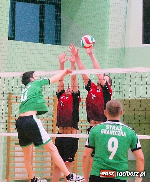 Zdjęcie w galerii na portalu naszraciborz.pl: Sobotnie emocje w siatkówce zakładów pracy. Faworyci nie zawiedli wiadomości z regionu