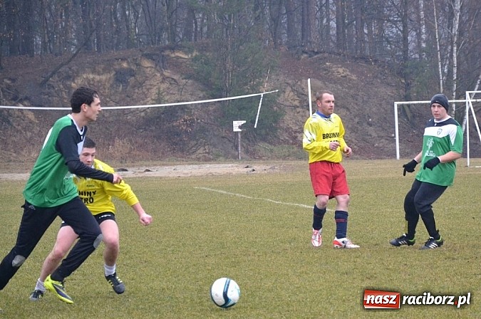 Zdjęcie w galerii na portalu naszraciborz.pl: Koziołki pożarte przez piłkarzy Wilka  wiadomości z regionu