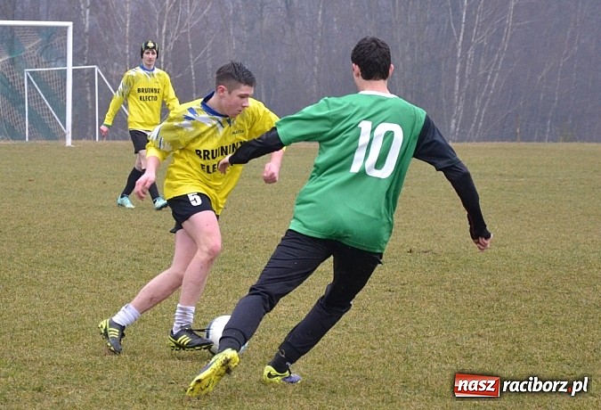 Zdjęcie w galerii na portalu naszraciborz.pl: Koziołki pożarte przez piłkarzy Wilka  wiadomości z regionu