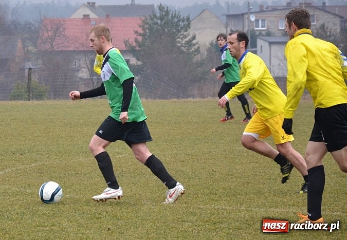 Zdjęcie w galerii na portalu naszraciborz.pl: Koziołki pożarte przez piłkarzy Wilka  wiadomości z regionu