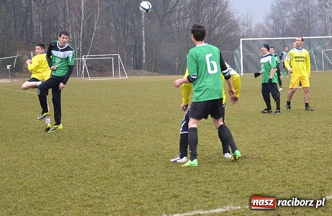 Zdjęcie w galerii na portalu naszraciborz.pl: Koziołki pożarte przez piłkarzy Wilka  wiadomości z regionu