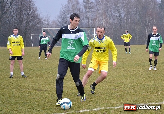 Zdjęcie w galerii na portalu naszraciborz.pl: Koziołki pożarte przez piłkarzy Wilka  wiadomości z regionu