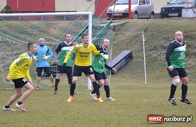 Zdjęcie w galerii na portalu naszraciborz.pl: Koziołki pożarte przez piłkarzy Wilka  wiadomości z regionu