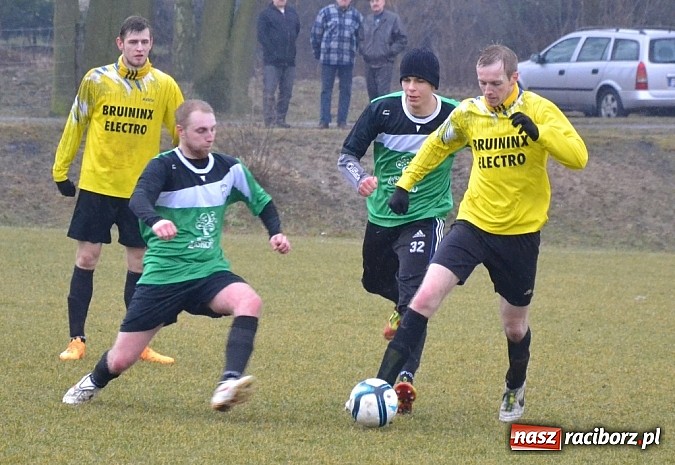 Zdjęcie w galerii na portalu naszraciborz.pl: Koziołki pożarte przez piłkarzy Wilka  wiadomości z regionu