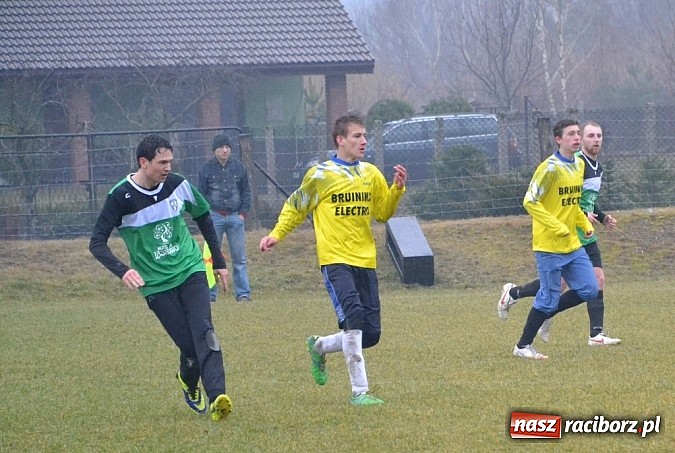 Zdjęcie w galerii na portalu naszraciborz.pl: Koziołki pożarte przez piłkarzy Wilka  wiadomości z regionu