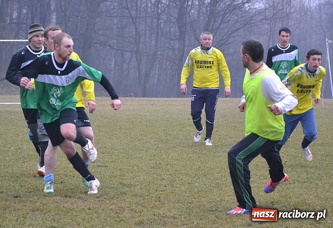 Zdjęcie w galerii na portalu naszraciborz.pl: Koziołki pożarte przez piłkarzy Wilka  wiadomości z regionu