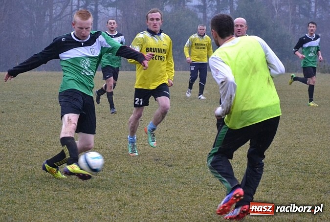Zdjęcie w galerii na portalu naszraciborz.pl: Koziołki pożarte przez piłkarzy Wilka  wiadomości z regionu