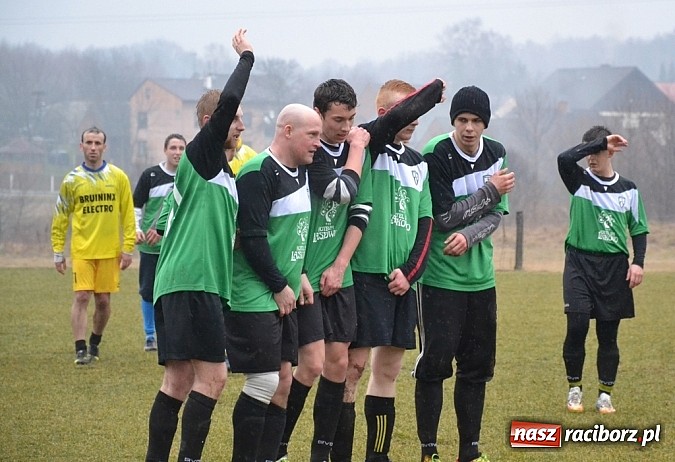 Zdjęcie w galerii na portalu naszraciborz.pl: Koziołki pożarte przez piłkarzy Wilka  wiadomości z regionu