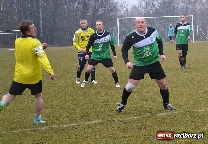 Zdjęcie w galerii na portalu naszraciborz.pl: Koziołki pożarte przez piłkarzy Wilka  wiadomości z regionu