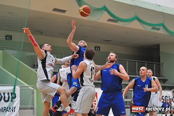 Zdjęcie w galerii na portalu naszraciborz.pl: Koszykówka: Minimalna przegrana Ofensywy wiadomości z regionu