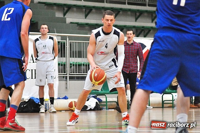 Zdjęcie w galerii na portalu naszraciborz.pl: Koszykówka: Minimalna przegrana Ofensywy wiadomości z regionu