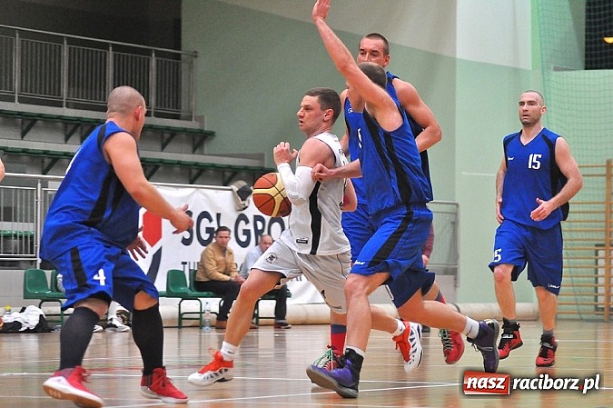 Zdjęcie w galerii na portalu naszraciborz.pl: Koszykówka: Minimalna przegrana Ofensywy wiadomości z regionu