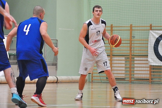Zdjęcie w galerii na portalu naszraciborz.pl: Koszykówka: Minimalna przegrana Ofensywy wiadomości z regionu