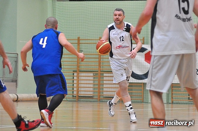Zdjęcie w galerii na portalu naszraciborz.pl: Koszykówka: Minimalna przegrana Ofensywy wiadomości z regionu