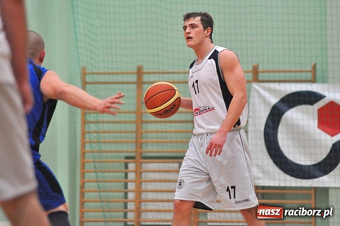 Zdjęcie w galerii na portalu naszraciborz.pl: Koszykówka: Minimalna przegrana Ofensywy wiadomości z regionu