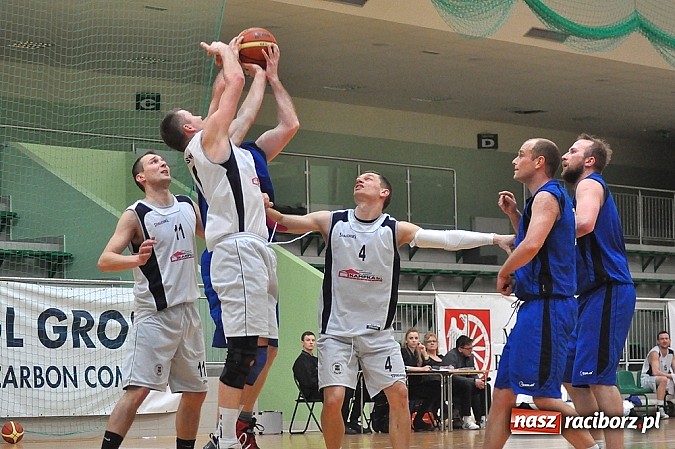 Zdjęcie w galerii na portalu naszraciborz.pl: Koszykówka: Minimalna przegrana Ofensywy wiadomości z regionu