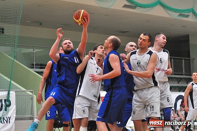 Zdjęcie w galerii na portalu naszraciborz.pl: Koszykówka: Minimalna przegrana Ofensywy wiadomości z regionu
