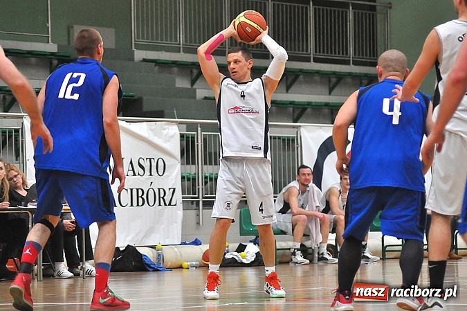 Zdjęcie w galerii na portalu naszraciborz.pl: Koszykówka: Minimalna przegrana Ofensywy wiadomości z regionu