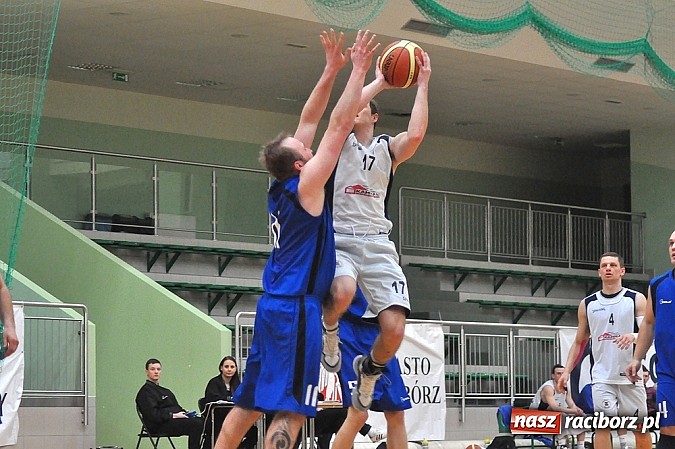 Zdjęcie w galerii na portalu naszraciborz.pl: Koszykówka: Minimalna przegrana Ofensywy wiadomości z regionu