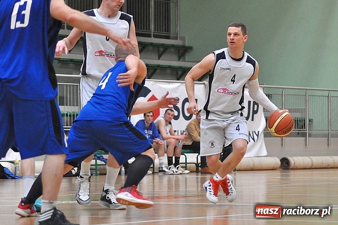Zdjęcie w galerii na portalu naszraciborz.pl: Koszykówka: Minimalna przegrana Ofensywy wiadomości z regionu