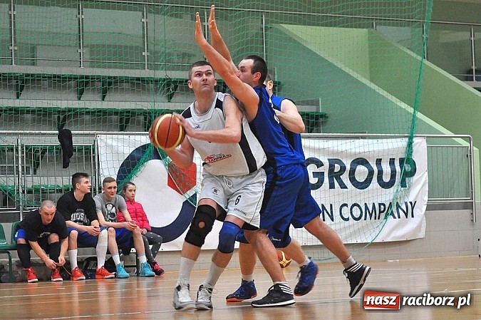 Zdjęcie w galerii na portalu naszraciborz.pl: Koszykówka: Minimalna przegrana Ofensywy wiadomości z regionu