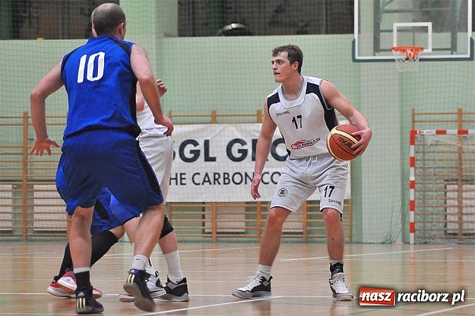 Zdjęcie w galerii na portalu naszraciborz.pl: Koszykówka: Minimalna przegrana Ofensywy wiadomości z regionu