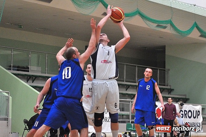 Zdjęcie w galerii na portalu naszraciborz.pl: Koszykówka: Minimalna przegrana Ofensywy wiadomości z regionu