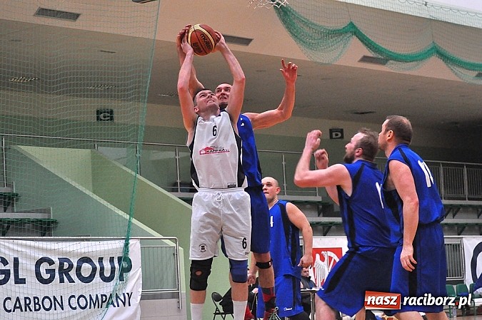 Zdjęcie w galerii na portalu naszraciborz.pl: Koszykówka: Minimalna przegrana Ofensywy wiadomości z regionu