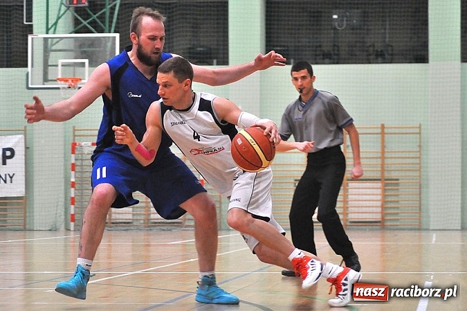 Zdjęcie w galerii na portalu naszraciborz.pl: Koszykówka: Minimalna przegrana Ofensywy wiadomości z regionu