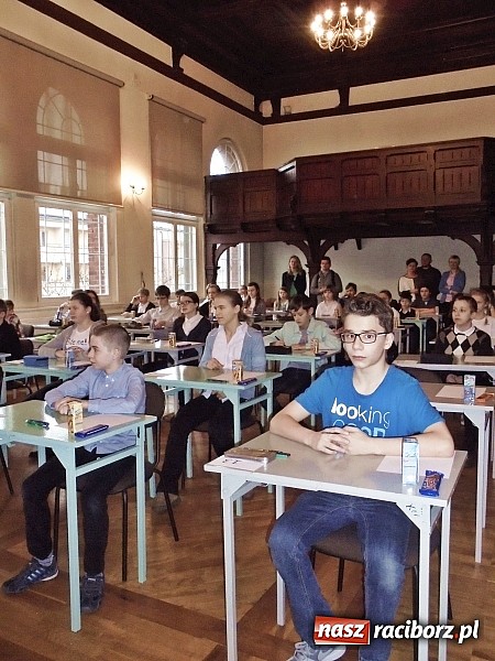 Zdjęcie w galerii na portalu naszraciborz.pl: Matematyka na 5 w Gimnazjum nr 5. SP 13 najlepsza! wiadomości z regionu