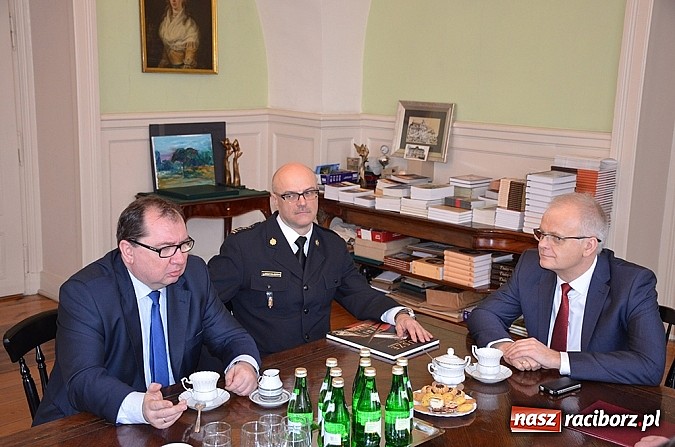 Zdjęcie w galerii na portalu naszraciborz.pl: Straż pożarna ma nowe wozy wiadomości z regionu