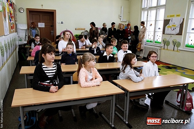 Zdjęcie w galerii na portalu naszraciborz.pl: Trzecioklasiści zmierzyli się z matematyką  wiadomości z regionu