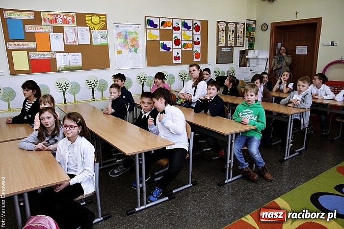 Zdjęcie w galerii na portalu naszraciborz.pl: Trzecioklasiści zmierzyli się z matematyką  wiadomości z regionu