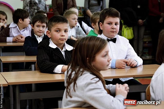 Zdjęcie w galerii na portalu naszraciborz.pl: Trzecioklasiści zmierzyli się z matematyką  wiadomości z regionu