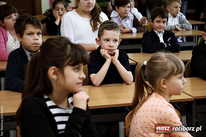 Zdjęcie w galerii na portalu naszraciborz.pl: Trzecioklasiści zmierzyli się z matematyką  wiadomości z regionu