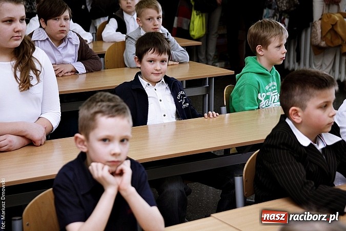Zdjęcie w galerii na portalu naszraciborz.pl: Trzecioklasiści zmierzyli się z matematyką  wiadomości z regionu