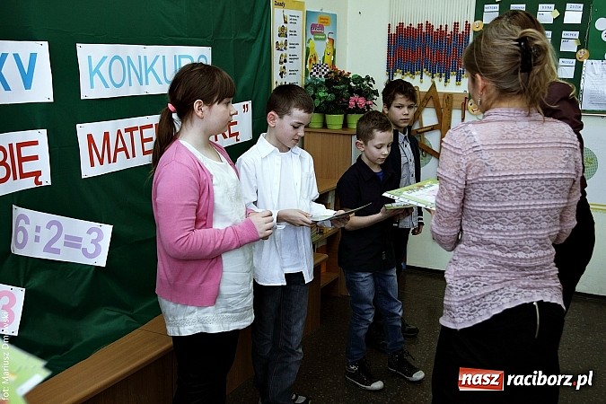 Zdjęcie w galerii na portalu naszraciborz.pl: Trzecioklasiści zmierzyli się z matematyką  wiadomości z regionu