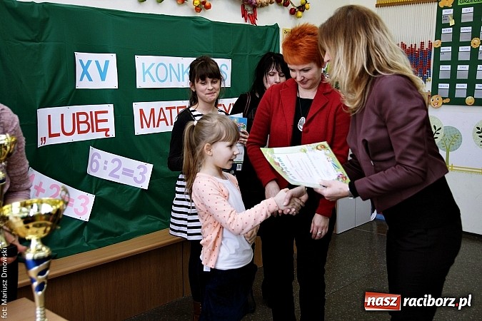 Zdjęcie w galerii na portalu naszraciborz.pl: Trzecioklasiści zmierzyli się z matematyką  wiadomości z regionu